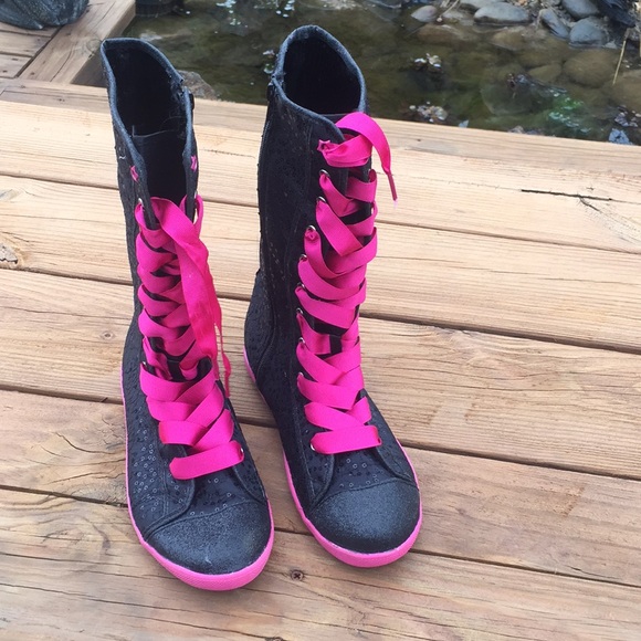 Black sequin & hot pink converse like sneakers - Picture 2 of 6